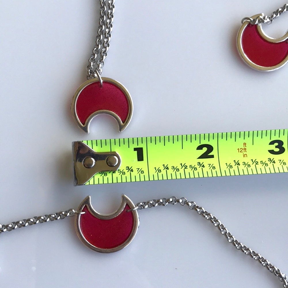 Red & silver resin crescent moons 3 layer necklace - Picture 8 of 10